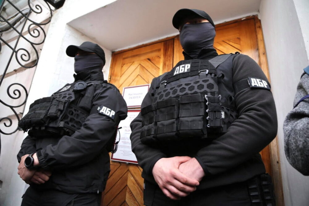 Правоохоронці провели обшуки у заступника начальника ГУ ДПС Івано-Франківщини через рейдерство та 3 млн грн