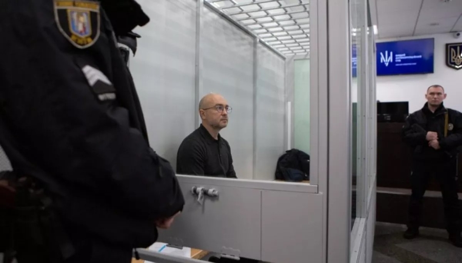 Скандальний екс-чиновник оборони уникає відповідальності за мільярдну крадіжку