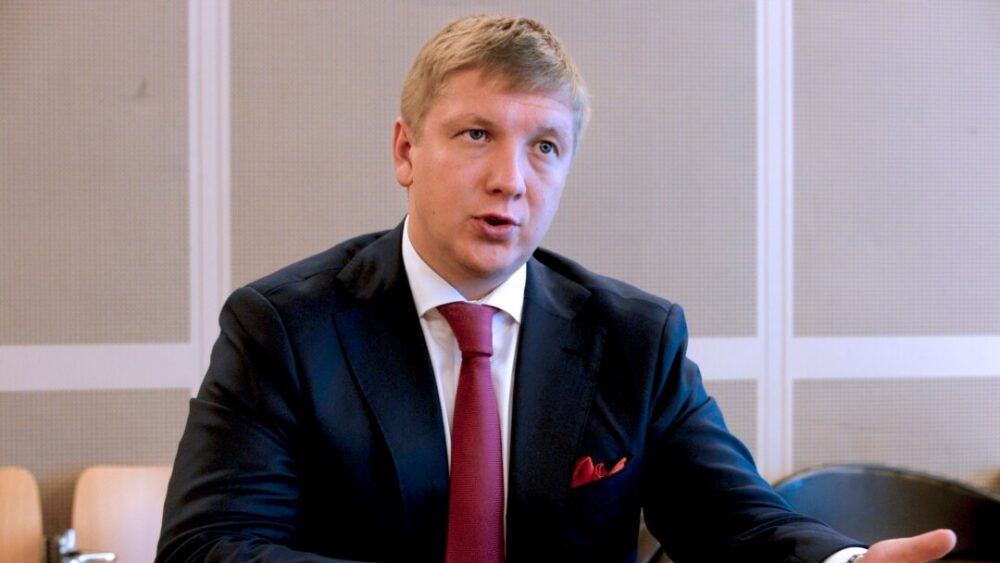 Андрій Коболєв, обвинувачений НАБУ у незаконних преміях, виїхав за кордон