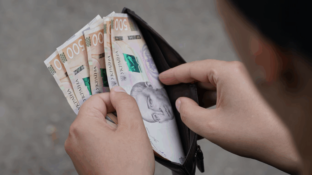 Українцям обіцяють підвищення зарплат: прогноз Нацбанку