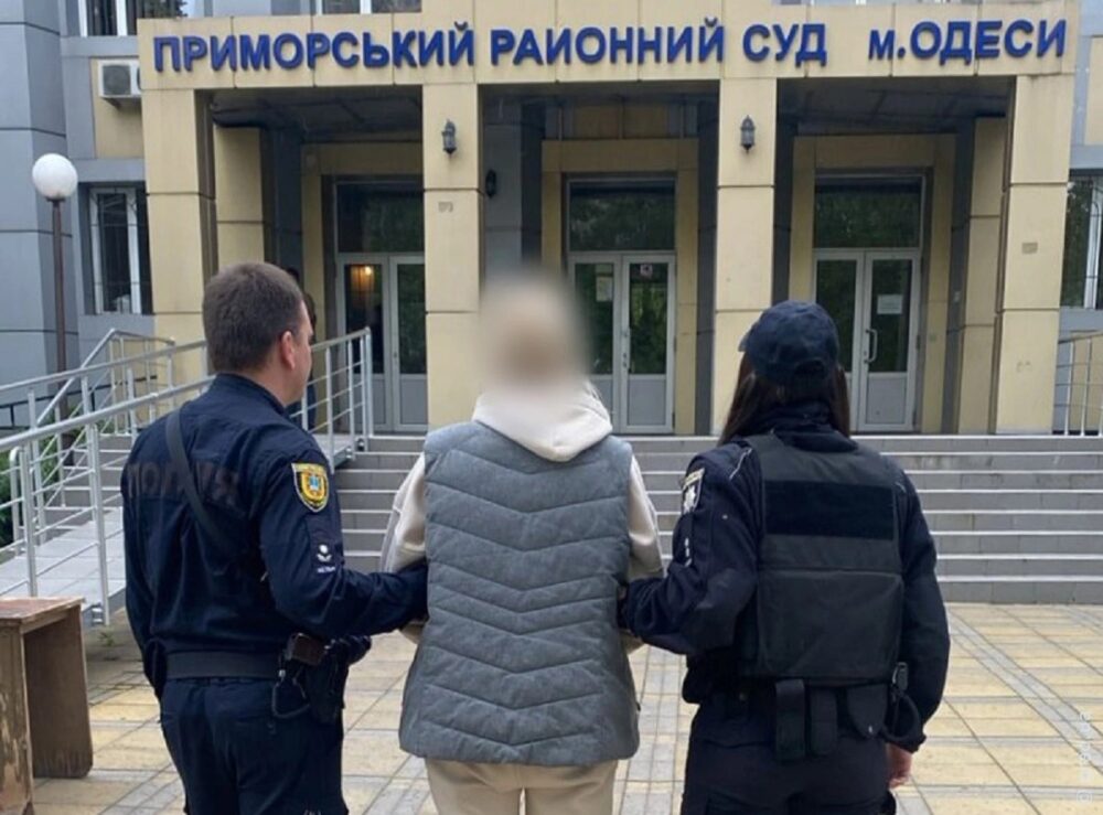 17-річний хлопець у реанімації: на Одещині жінка поранила сина ножем