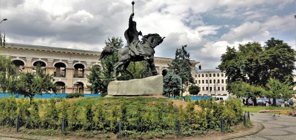 На Контрактовій площі у Києві з’явилася нова мініскульптура