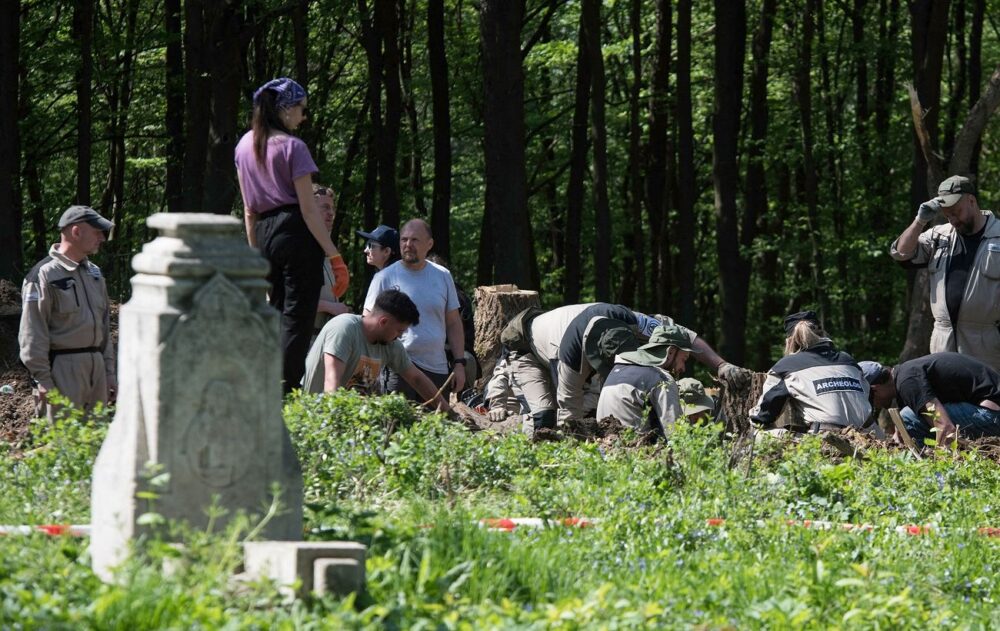 У Пужниках завершили ексгумацію жертв Волинської трагедії: знайдено 42 останки