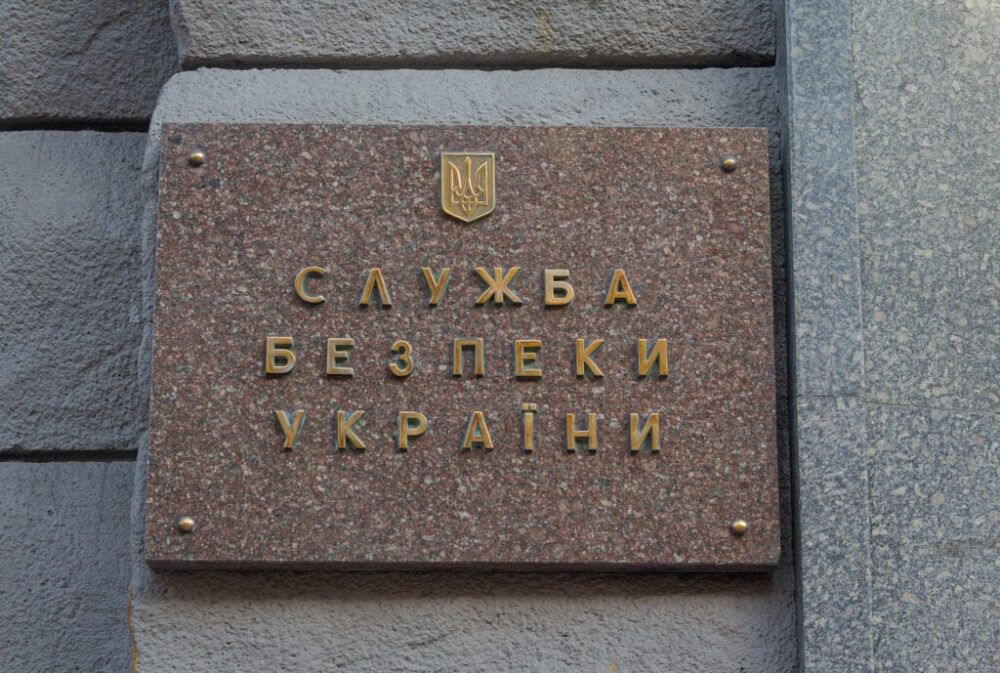 Видавала себе за адвоката: на Дніпропетровщині жінка ошукала військових на 3,5 млн грн