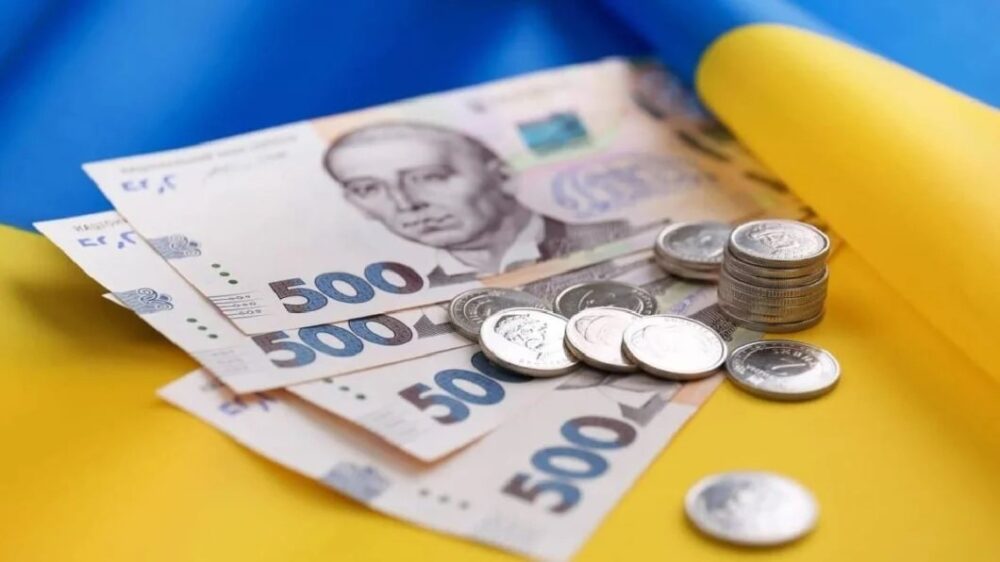 Пенсія в 2361 грн і зарплата в 200 тисяч: дві реальності однієї країни