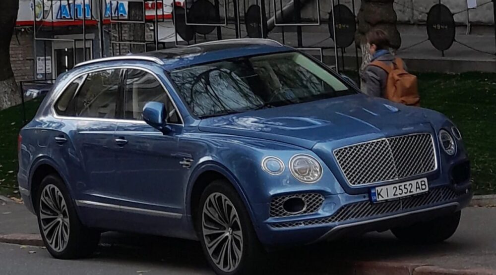 У Києві розбили Bentley за $400 тисяч на наступний день після покупки