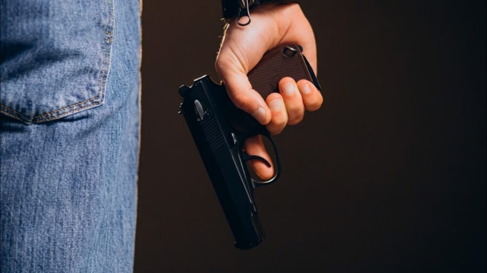 Зброя була в сейфі: підліток у Чернівцях застрелився з пістолета брата