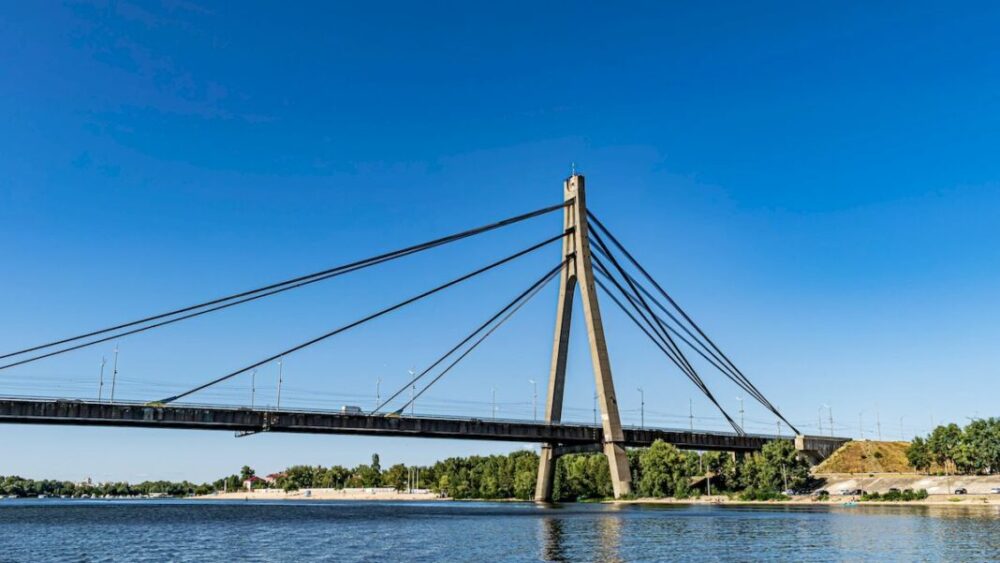 Ремонт мосту через Десенку паралізував рух у столиці в години пік
