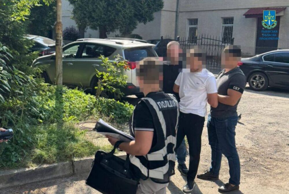 У Львові затримали чоловіка, який обіцяв «вирішити» питання вступу за гроші