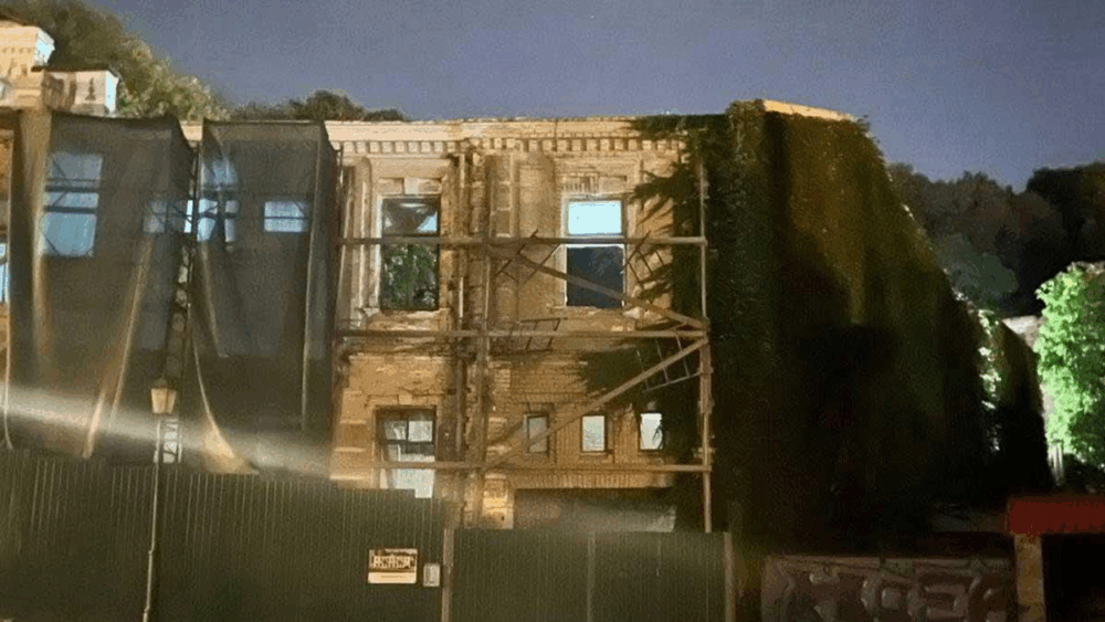 Пошкоджену історичну будівлю в Києві перевірять після скандальної «реставрації»