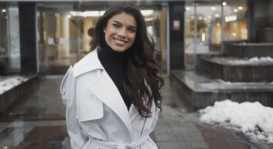 Зимова естетика в новій фотосесії Мішель Андраде