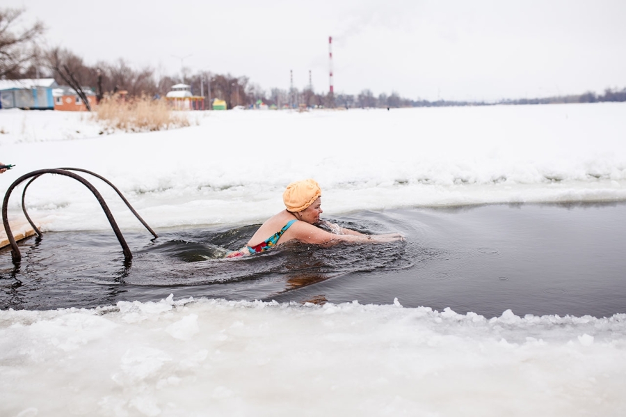 Зимові оздоровчі тренди під мікроскопом: що справді впливає на імунітет, а що працює лише як короткочасний стимул